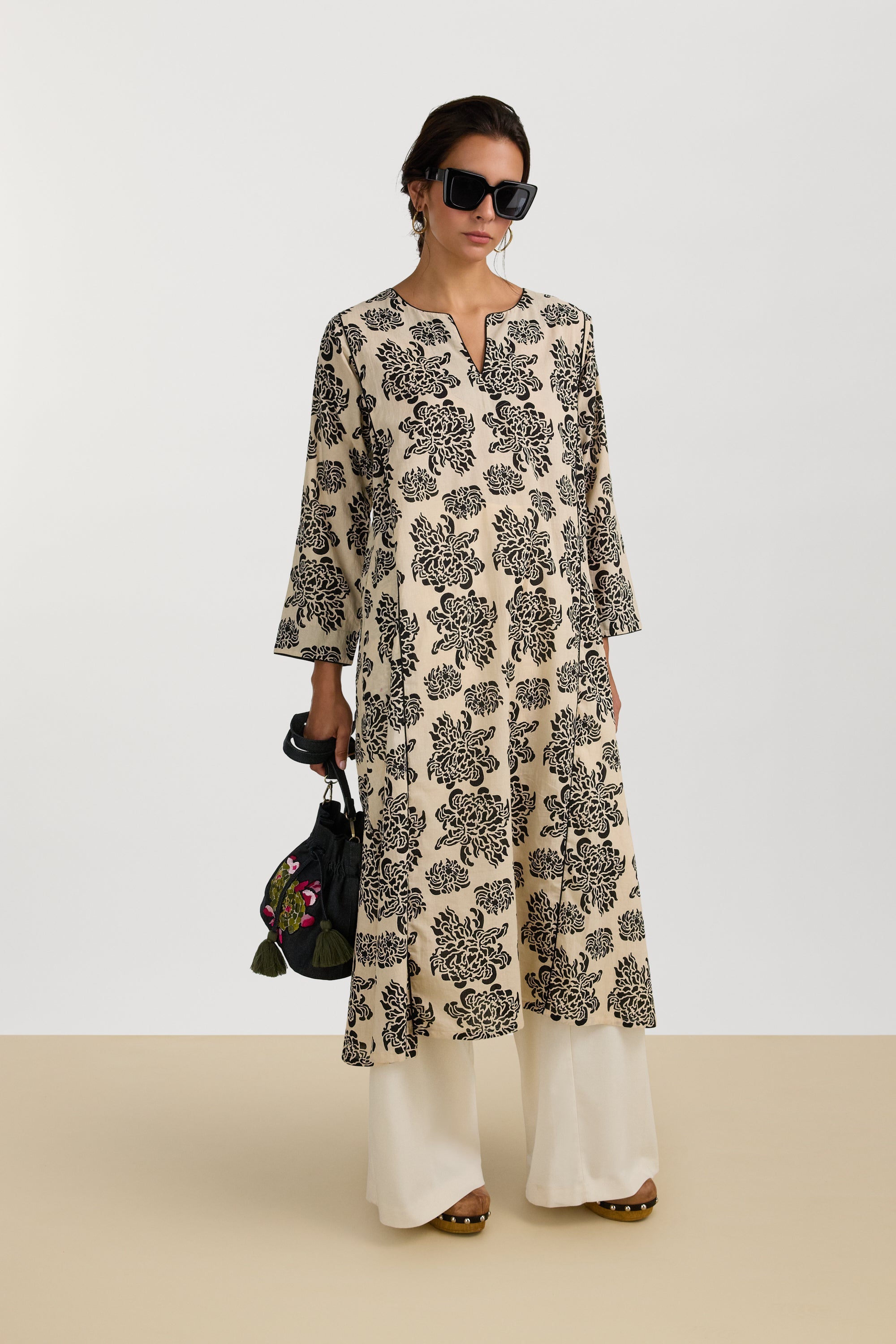 DRESSES/JUMPSUITS Sara Caftan in Naoshima Black Lisa Corti