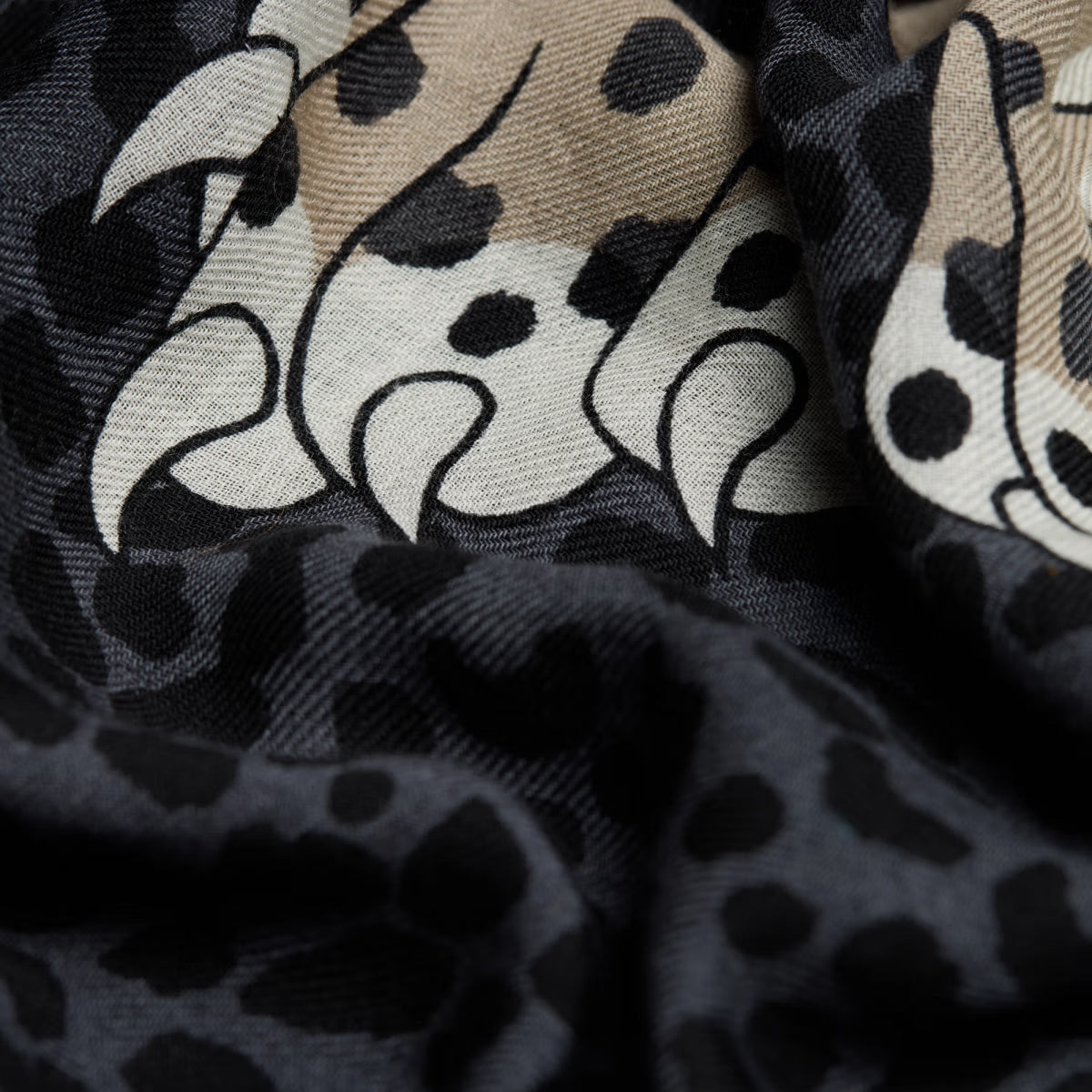 ACCESSORIES Felis Scarf in Grey Inoui Editions