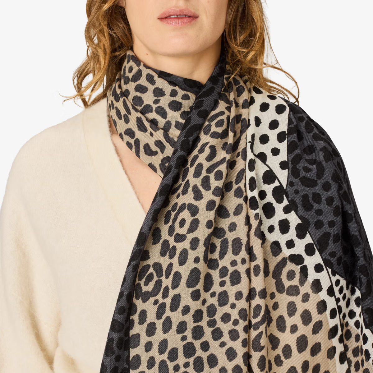 ACCESSORIES Felis Scarf in Grey Inoui Editions