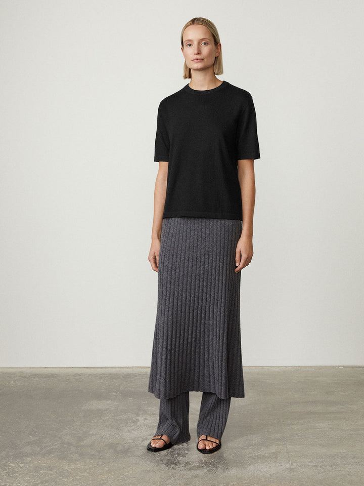 Tops Lisa Yang Julia Cashmere Tee in Black Lisa Yang