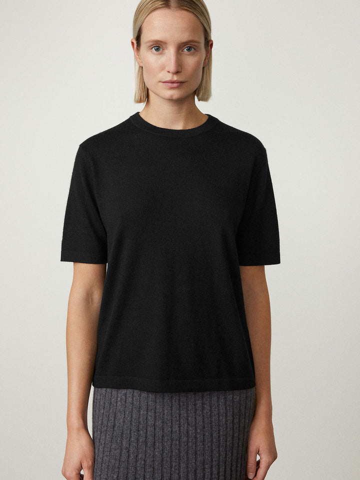 Tops Lisa Yang Julia Cashmere Tee in Black Lisa Yang