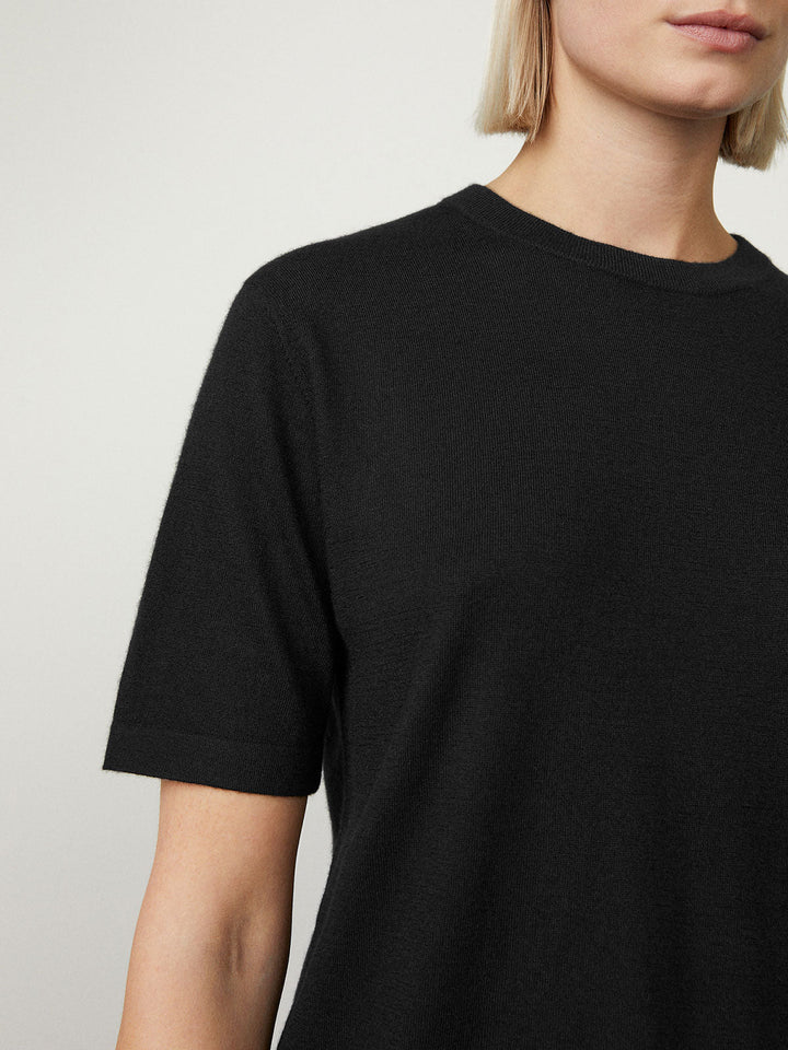 Tops Lisa Yang Julia Cashmere Tee in Black Lisa Yang