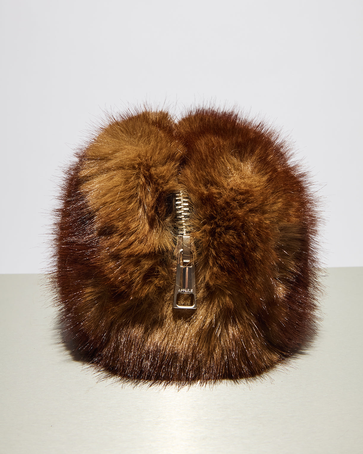 ACCESSORIES Noor Pouch in Mink Apparis