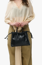 HANDBAGS Medium Asisi Tote in Black Lemiz