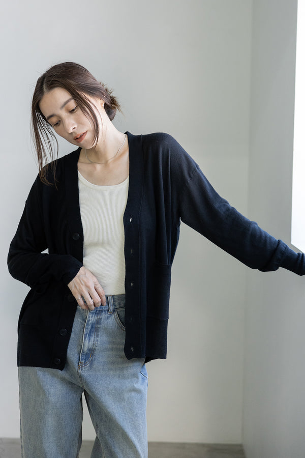 SWEATERS V-Neck Cardigan in Black CT Plage