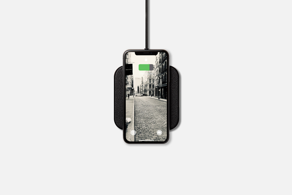 Tech Courant Charger Pad in Black Courant
