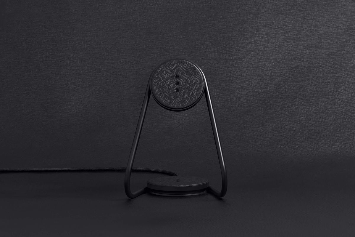 Tech Courant Wireless Charging Stand in Black Courant