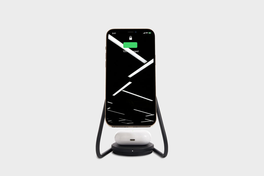 Tech Courant Wireless Charging Stand in Black Courant