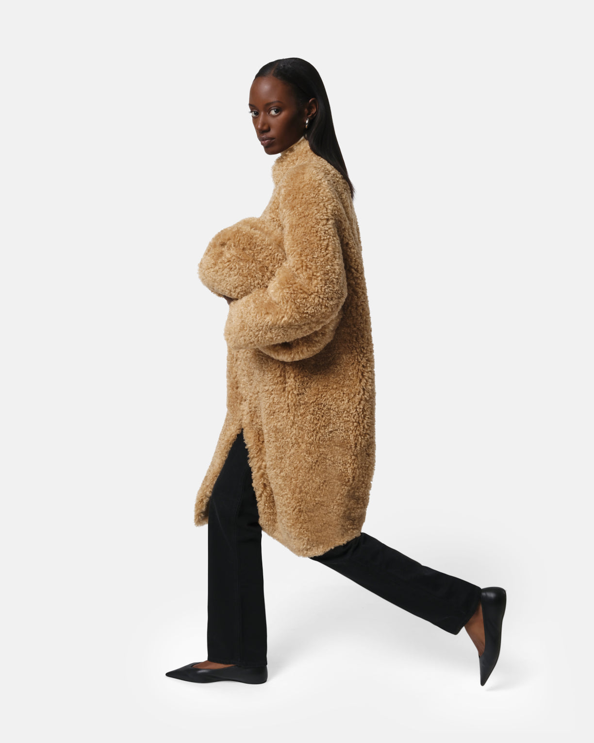 ACCESSORIES Jumbo Noor Bouclette Pouch in Camel Apparis