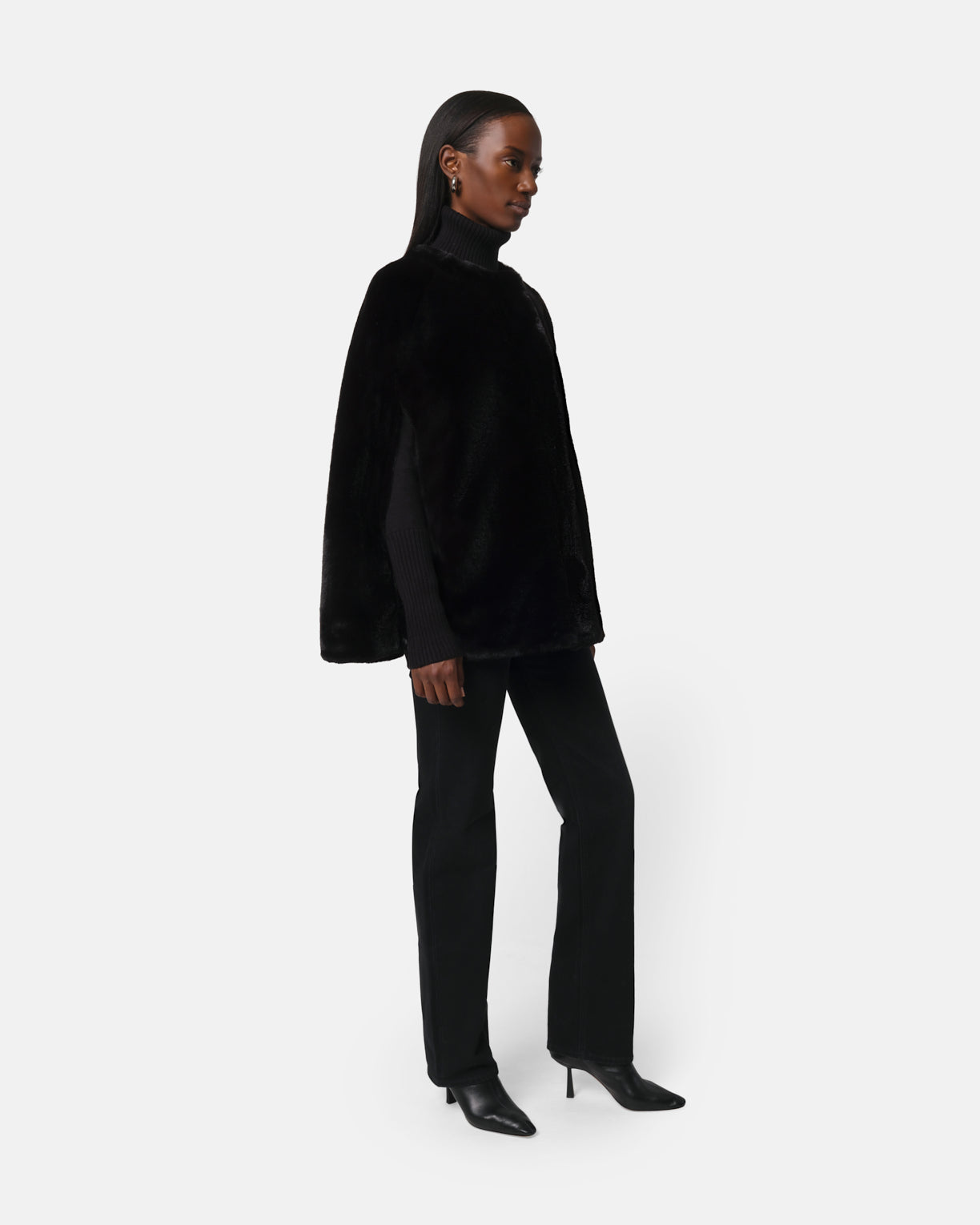 COATS/JACKET Sloane Cape in Noir Apparis