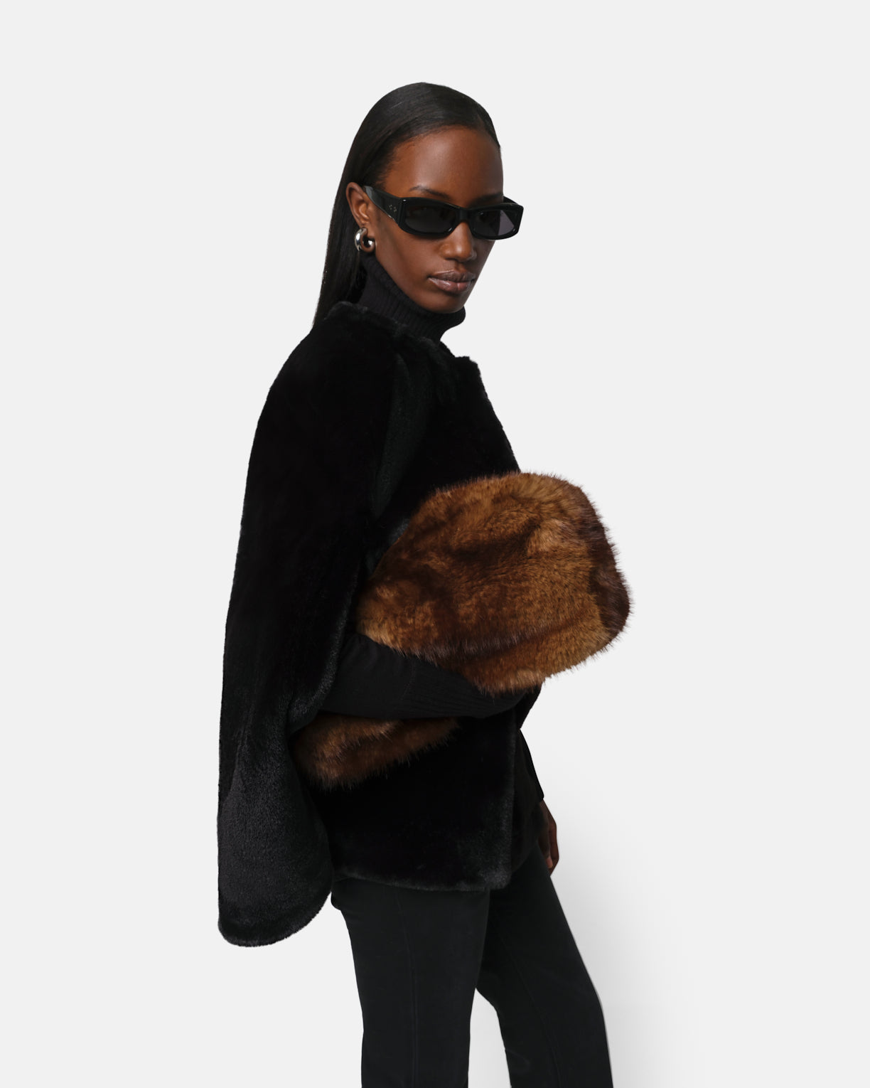 COATS/JACKET Sloane Cape in Noir Apparis