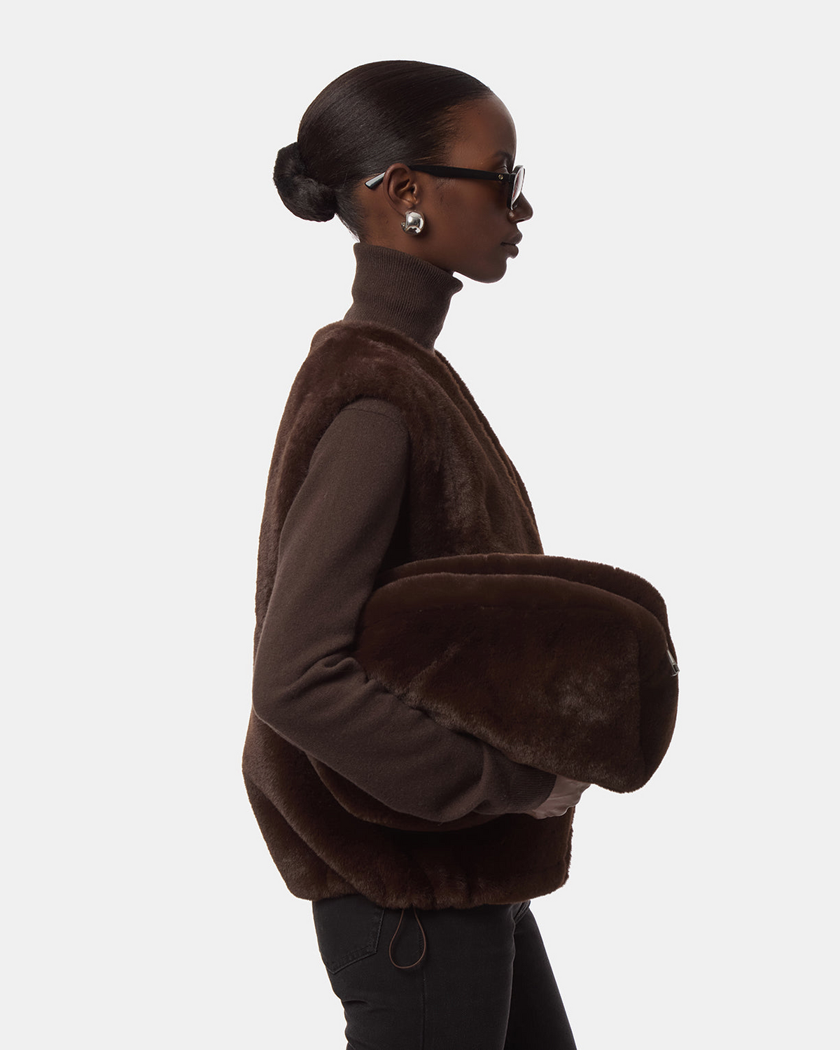 ACCESSORIES Jumbo Noor Pouch in Espresso Apparis
