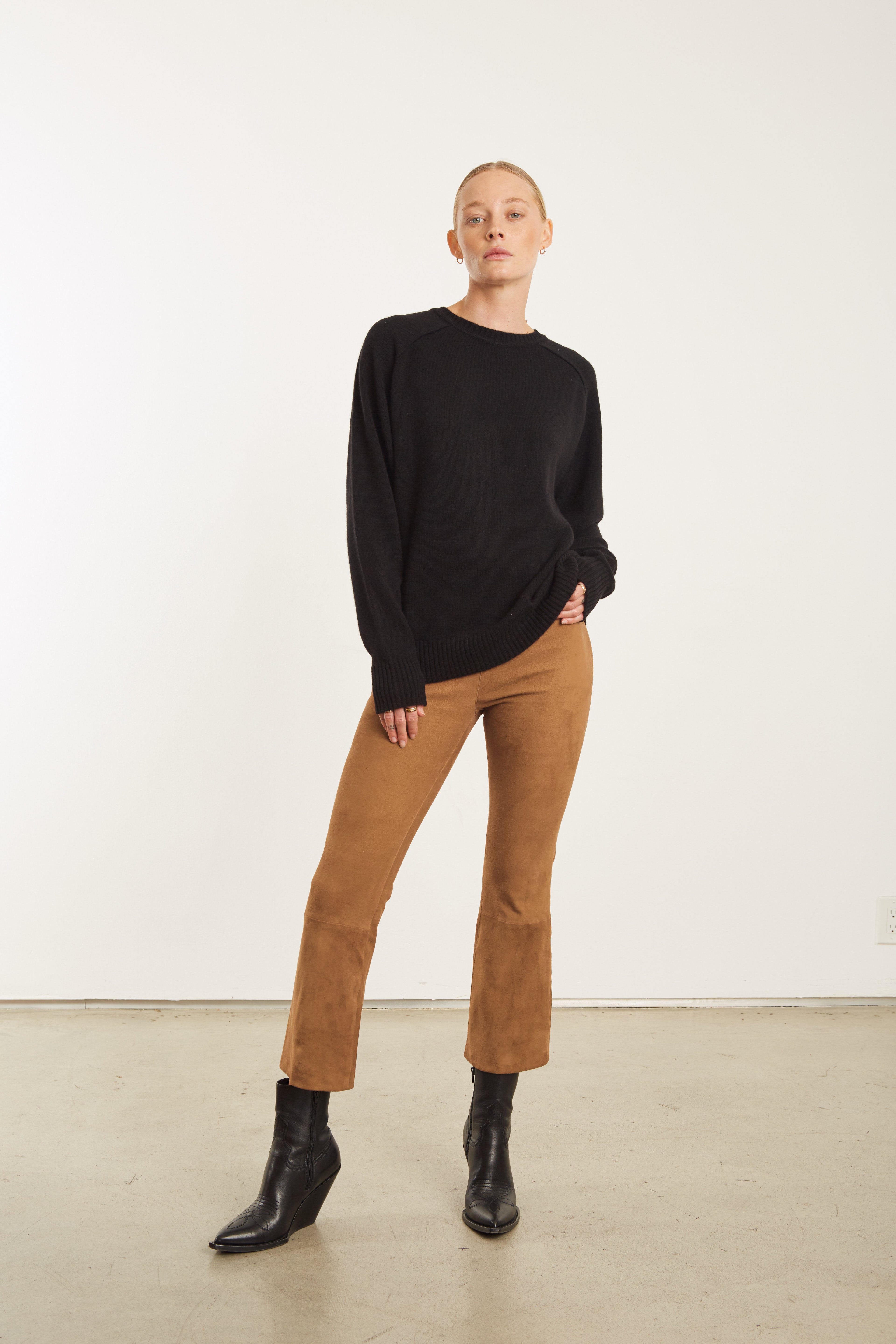 Cropped Flare Leather Leggings in Cognac