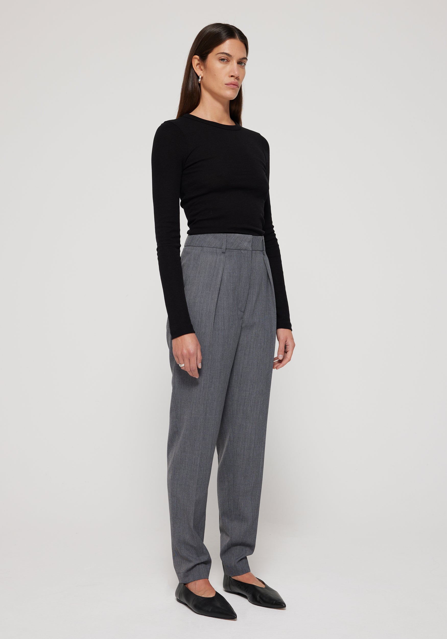 Carrot Fit Single Pleat Trouser in Grey Melange – Serafina