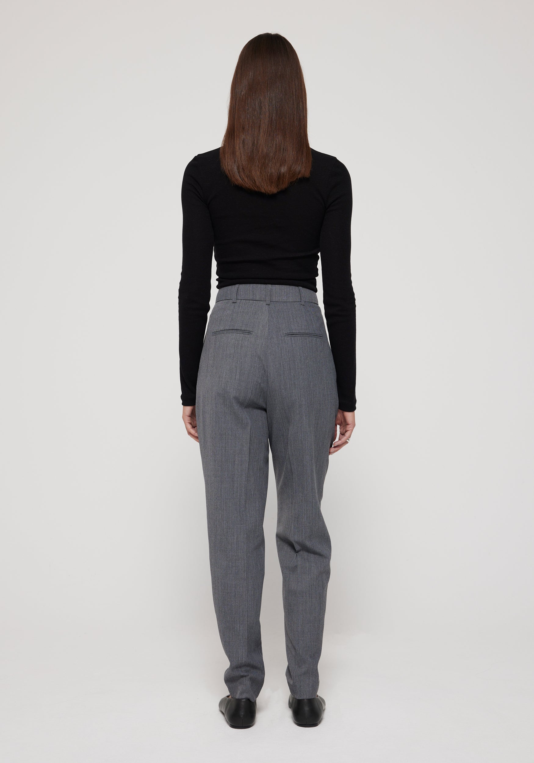 Carrot Fit Single Pleat Trouser in Grey Melange – Serafina