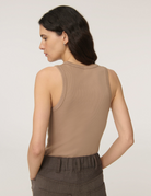 TEES/TANKS Ribbed Tank in Cashew Handvaerk