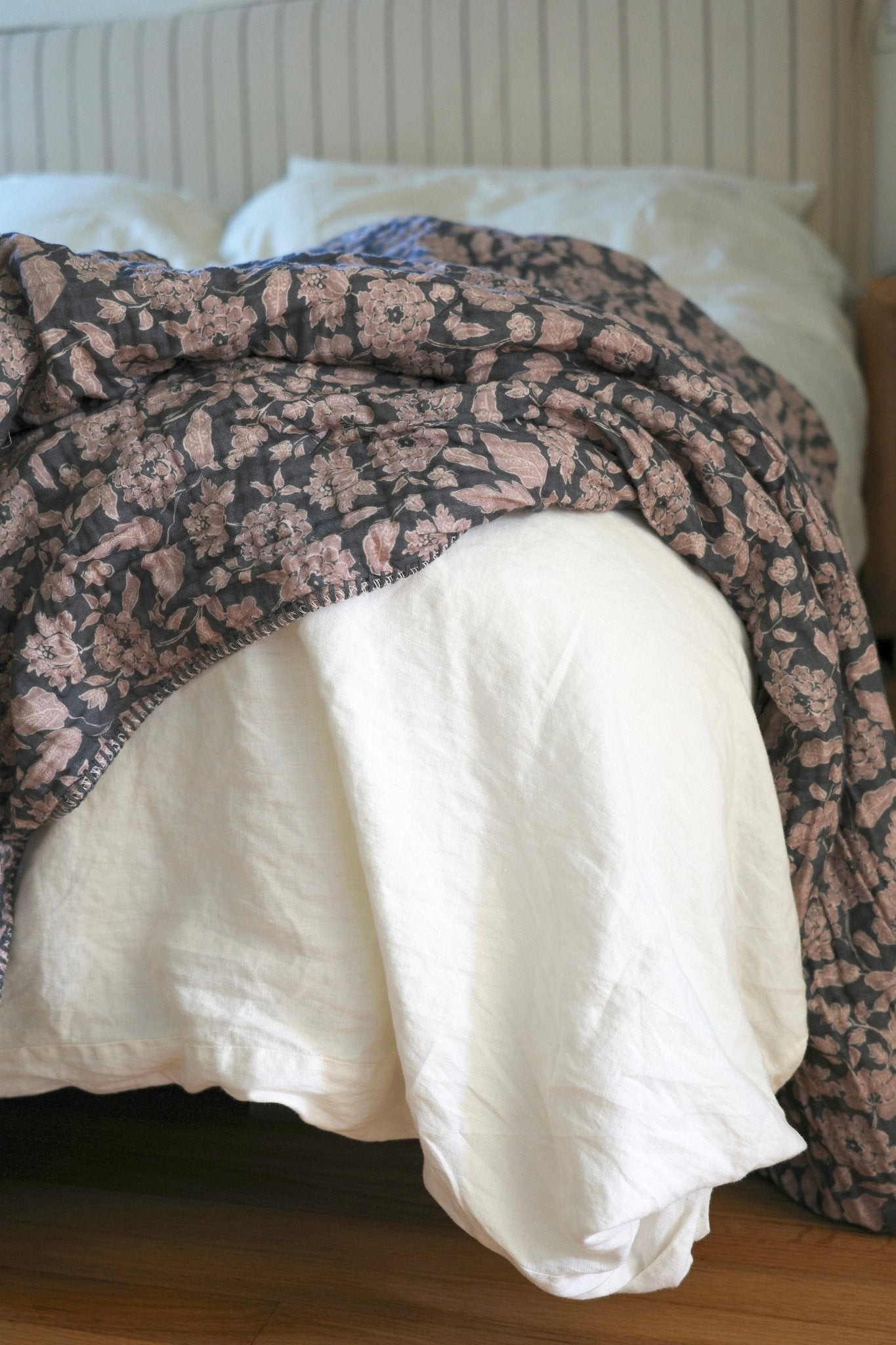 HOME DECOR Sherpa Cottage Blanket in Anthracite Floral House No. 23