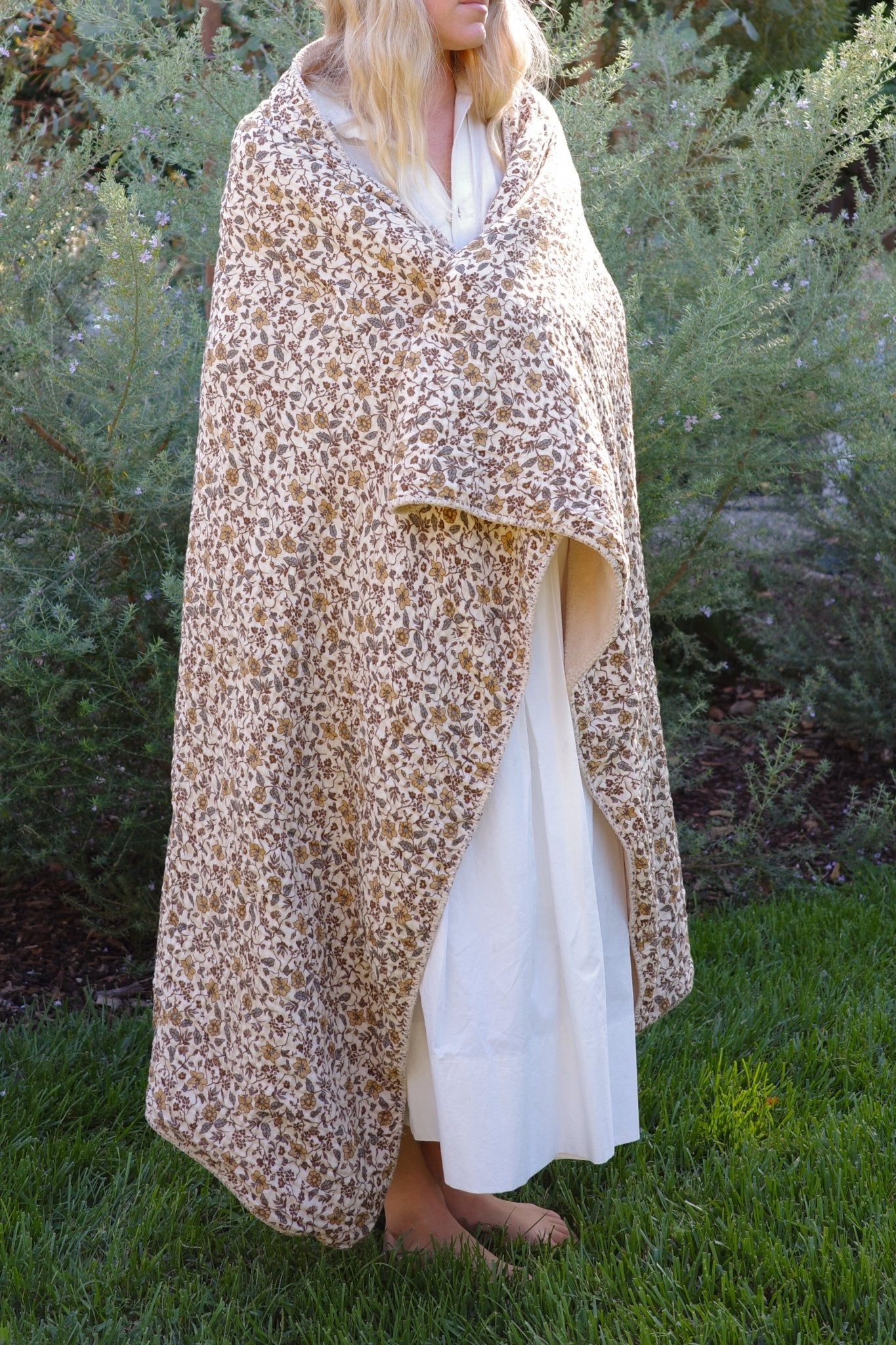 HOME DECOR SHERPA COTTAGE BLANKET IN COCONUT FLORAL House No. 23