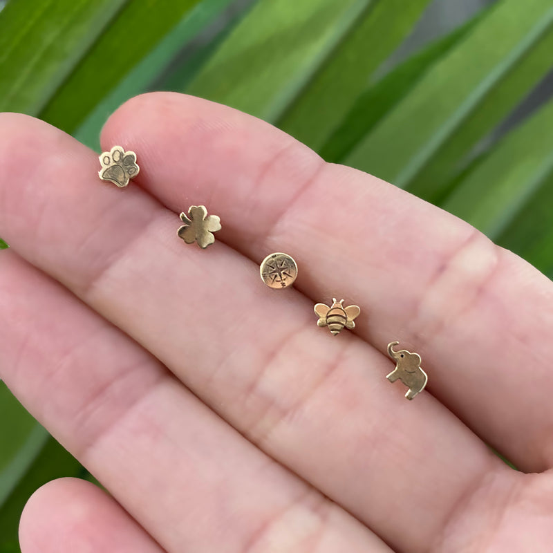 JEWELRY Itty Bitty Clover Stud in Yellow Gold Zoe Chicco