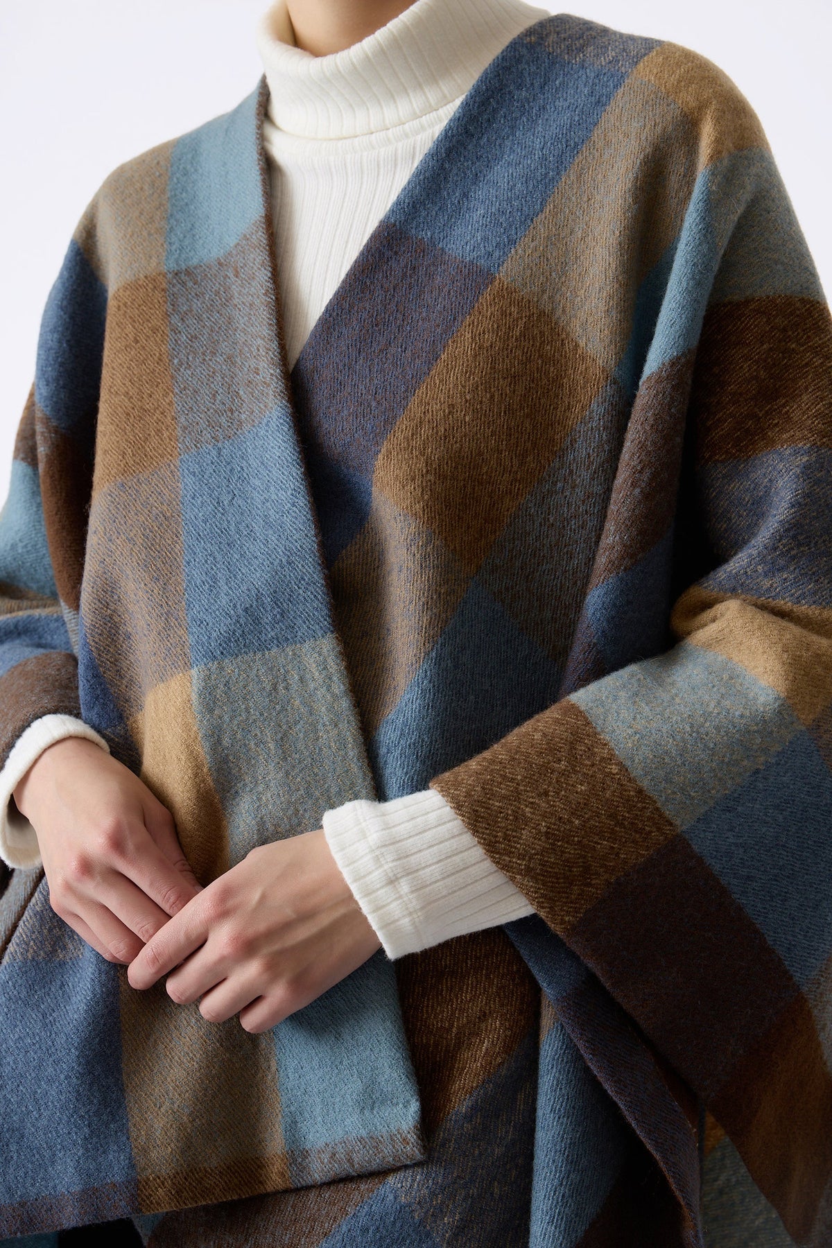 COATS/JACKET Montana Poncho in Autumn Check Kal Rieman