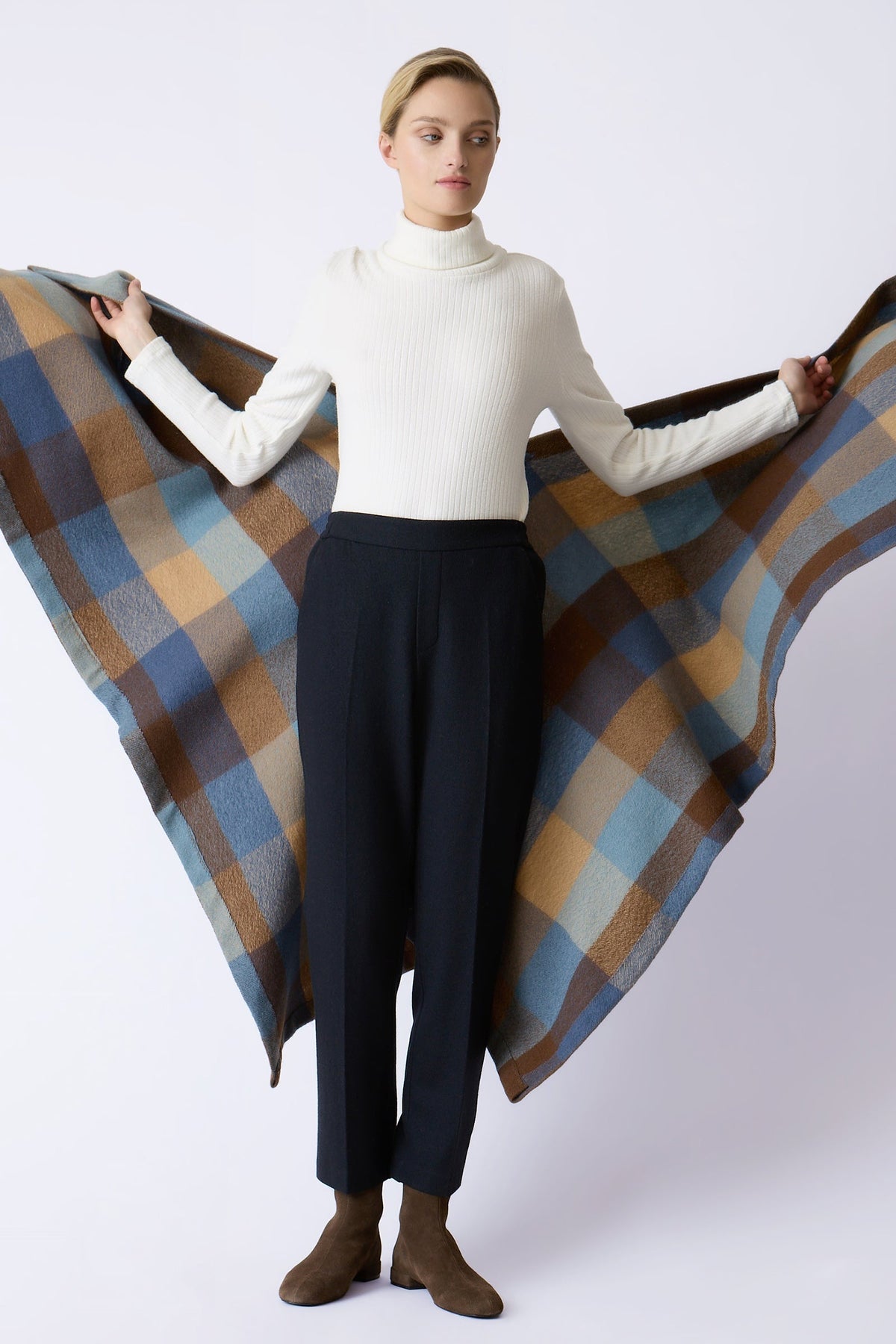COATS/JACKET Montana Poncho in Autumn Check Kal Rieman