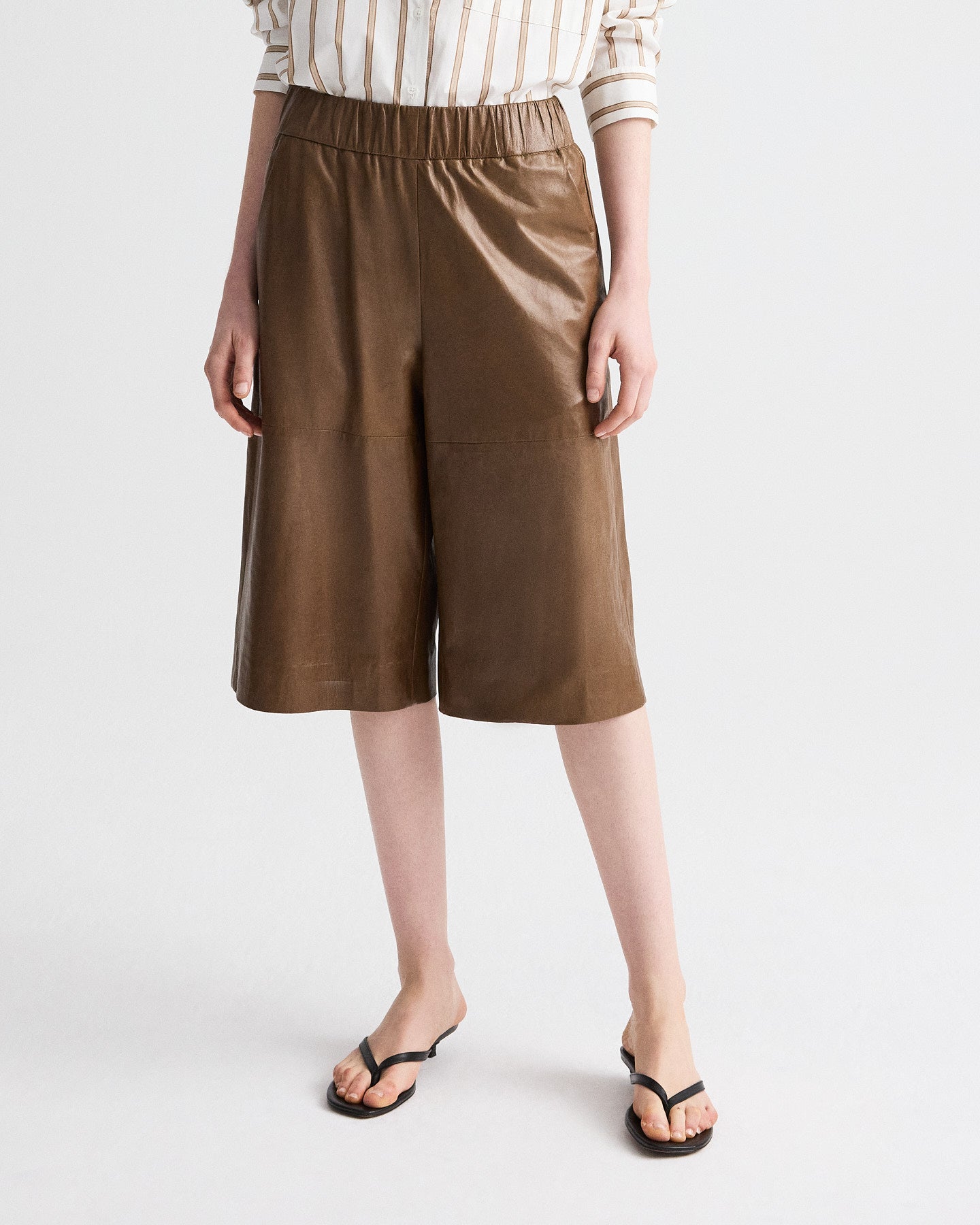 PANTS/SHORTS Leather Pull on Cropped Short in Tobacco TWP