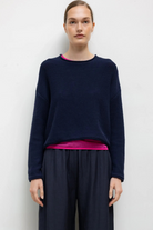 SWEATERS Mae Crewneck in Midnight Leset