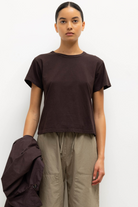 TEES/TANKS The Margo Tee in Chocolate Leset