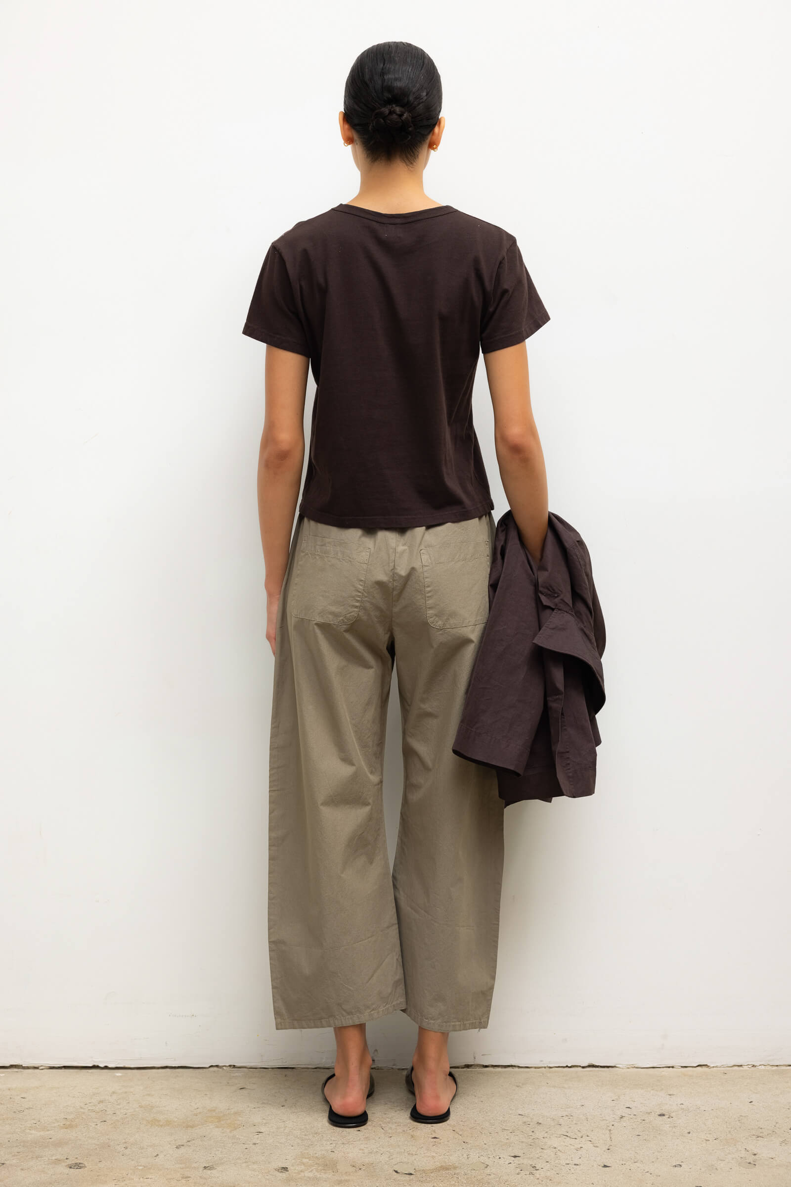 TEES/TANKS The Margo Tee in Chocolate Leset