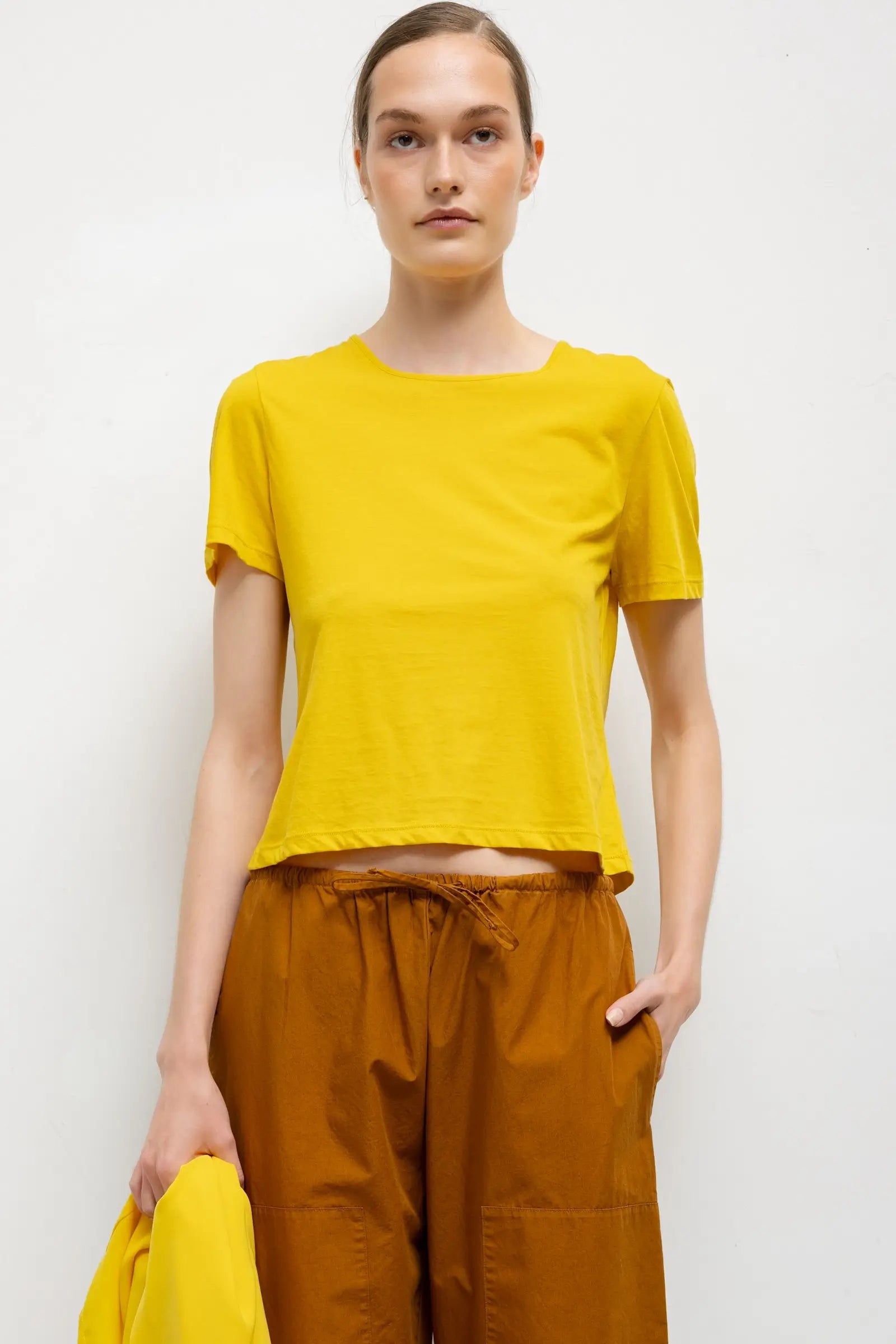 TEES/TANKS Milo Cropped Tee in Daffodil Leset