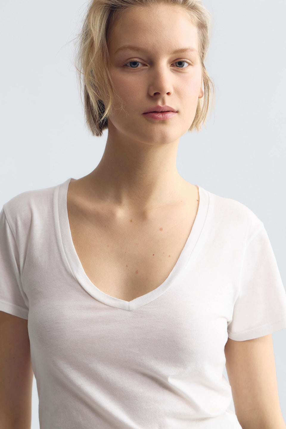 TEES/TANKS Carol V-Neck Tee in White Nili Lotan