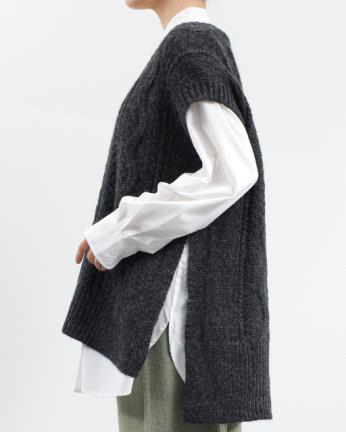 Sweaters CT Plage Sweater Vest in Charcoal Grey CT Plage
