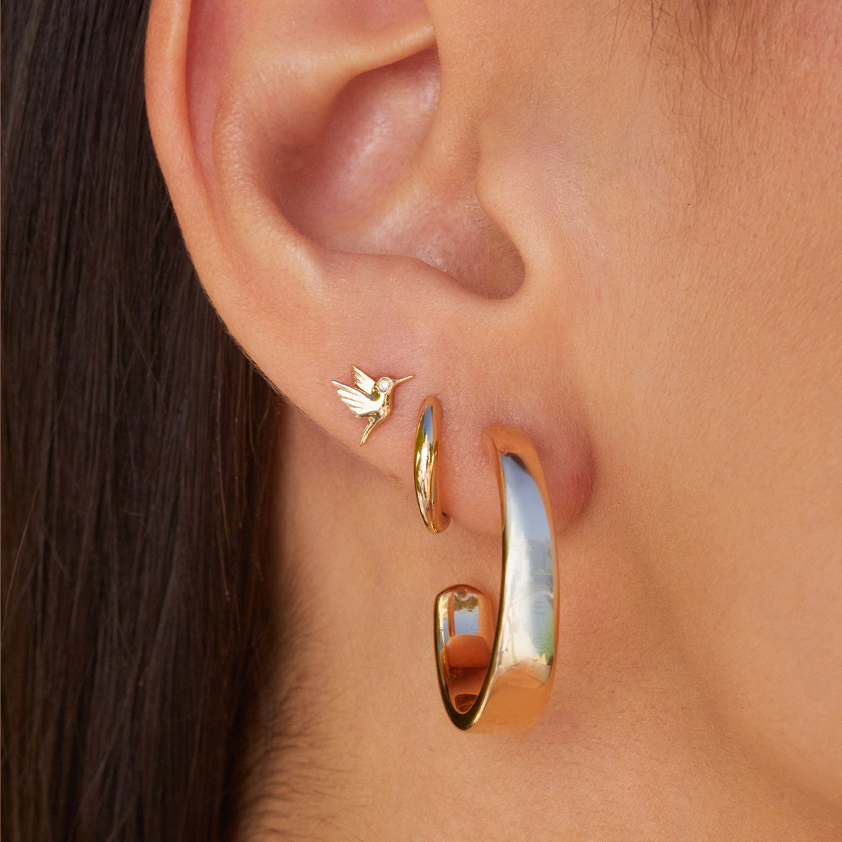 JEWELRY TS - 14K SINGLE MINI HUMMINGBIRD STUD EARRING WITH DIAMOND EYE EF Collection