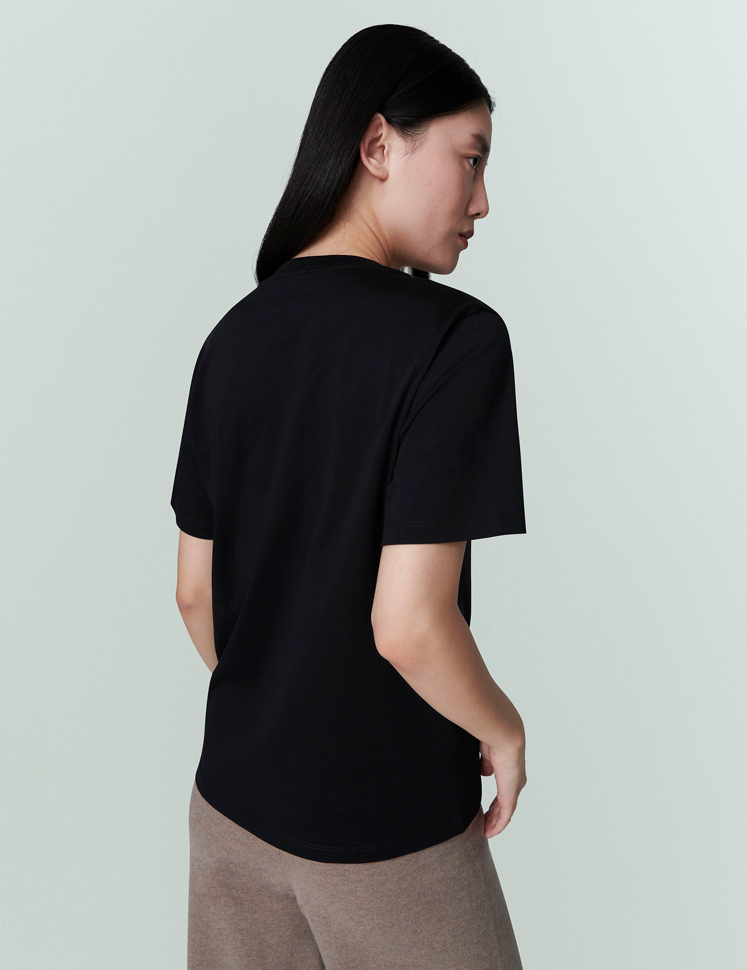TEES/TANKS V-Neck Jersey T-Shirt in Black Handvaerk
