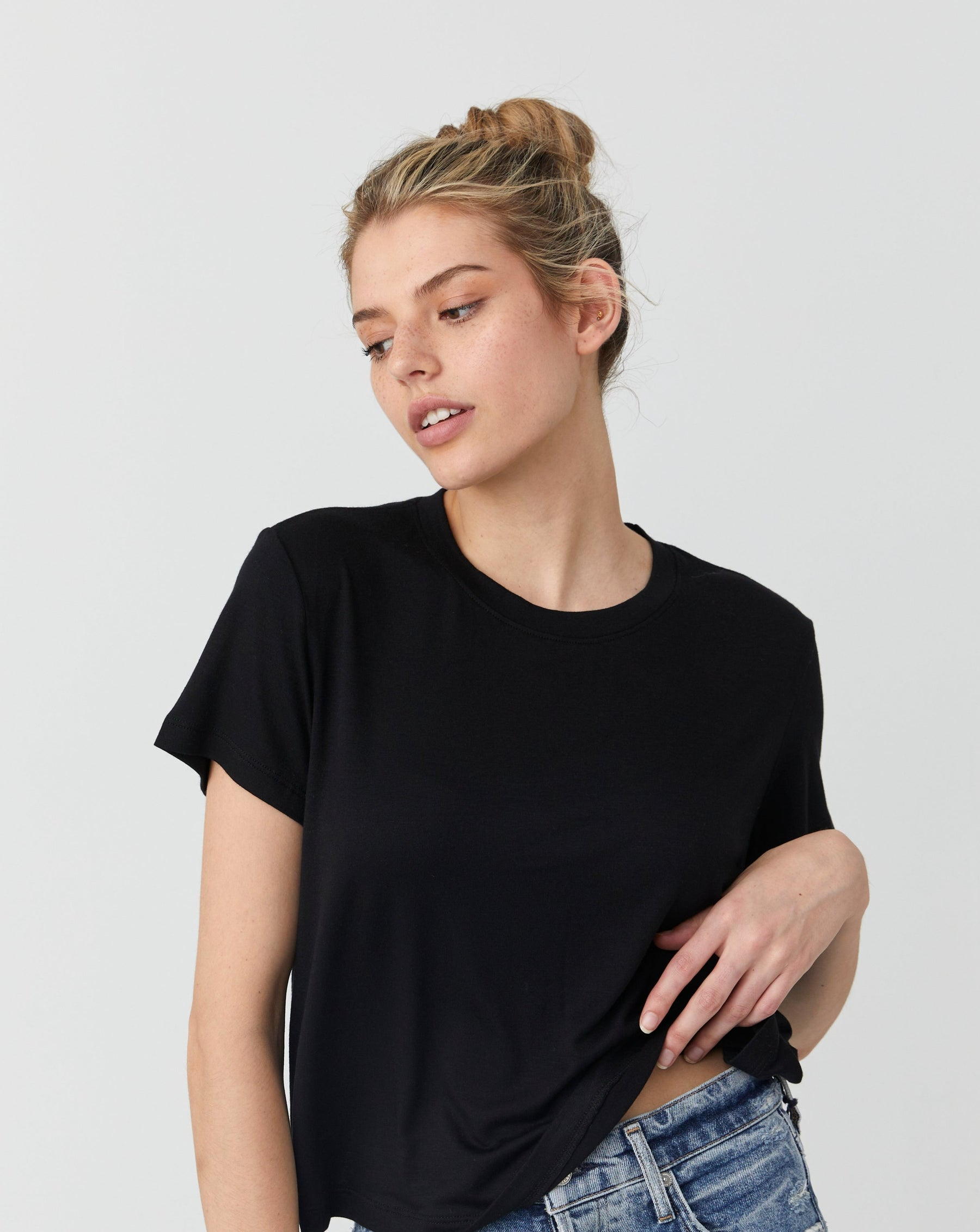 TEES/TANKS BROOKLYN TEE IN BLACK Wheat