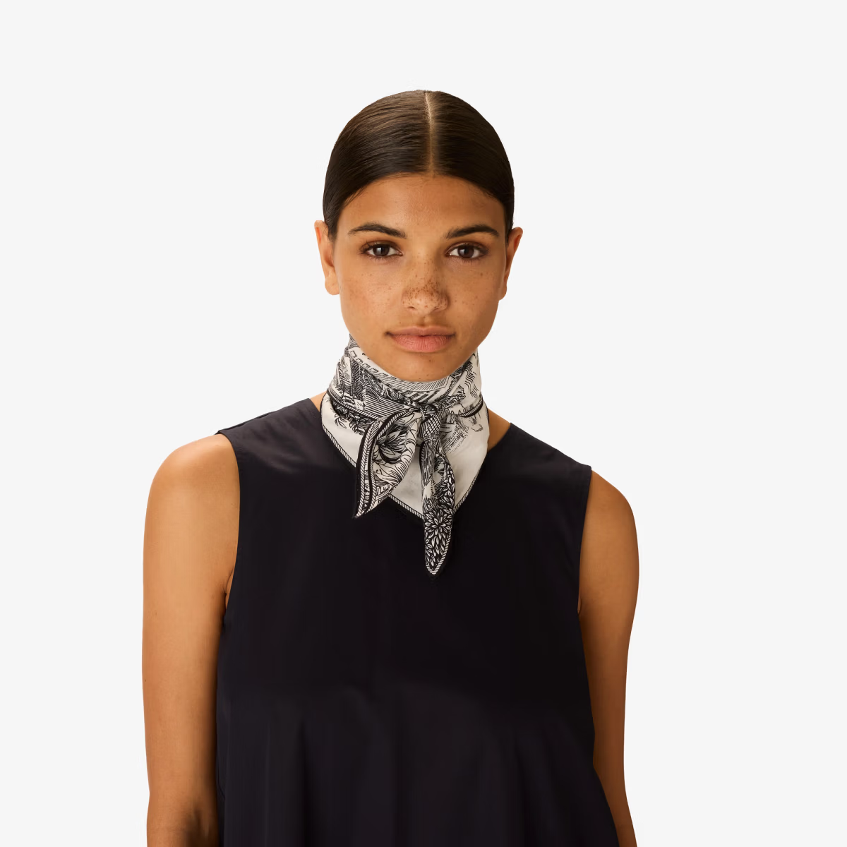 ACCESSORIES Piranesi Square Scarf in Black Inoui Editions