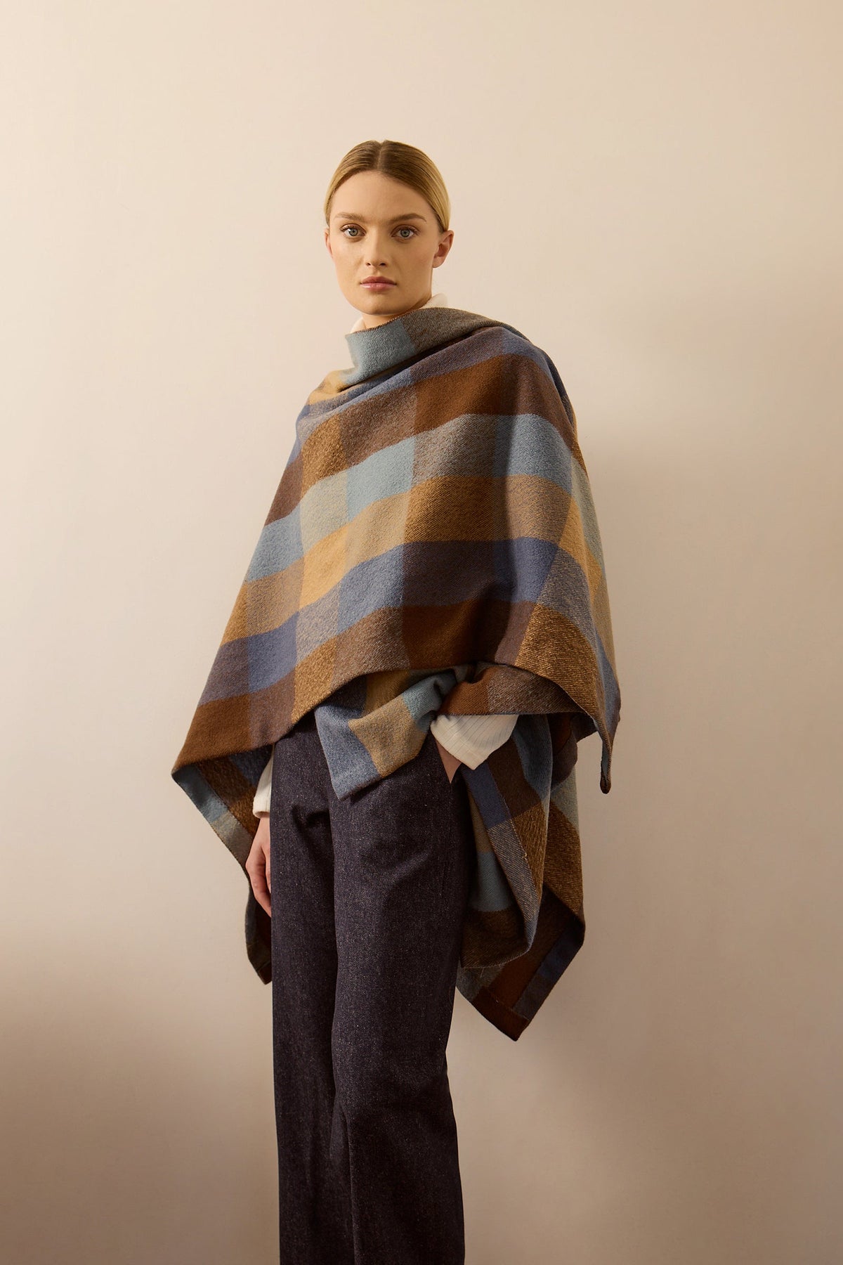 COATS/JACKET Montana Poncho in Autumn Check Kal Rieman