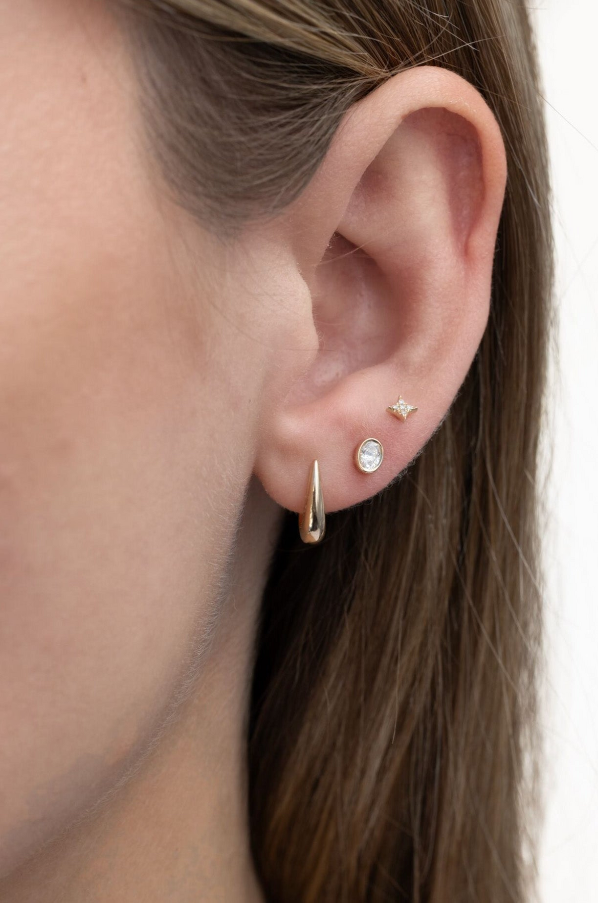 JEWELRY TS - 14K SINGLE BEZEL SET OVAL DIAMOND STUD EARRING EF Collection