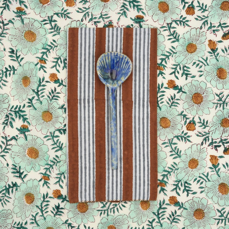 HOME DECOR Suzette Napkin in Alice Tobacco Suzette a table
