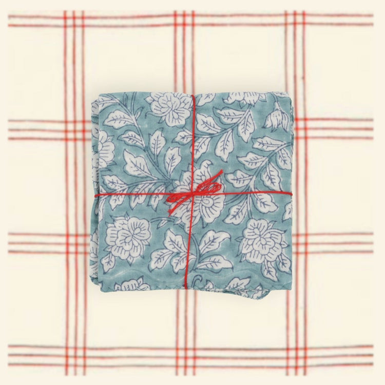 HOME DECOR Suzette Napkin in Iris Air Suzette a table