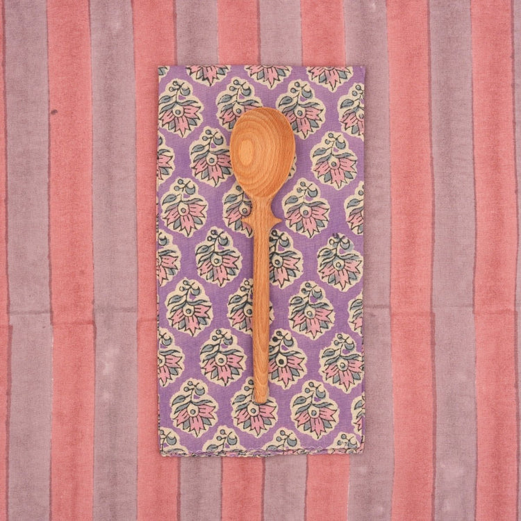 HOME DECOR Suzette Napkin in Oxalis Violet Suzette a table