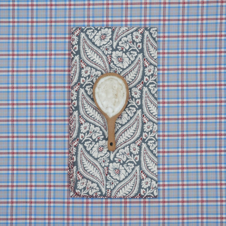 HOME DECOR Suzette Napkin in Perry Moonlight Suzette a table