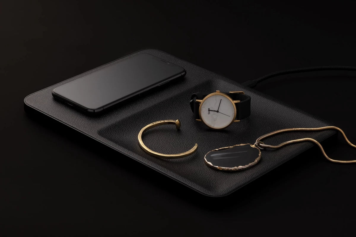 Tech Courant Wireless Charging Tray in Black Courant