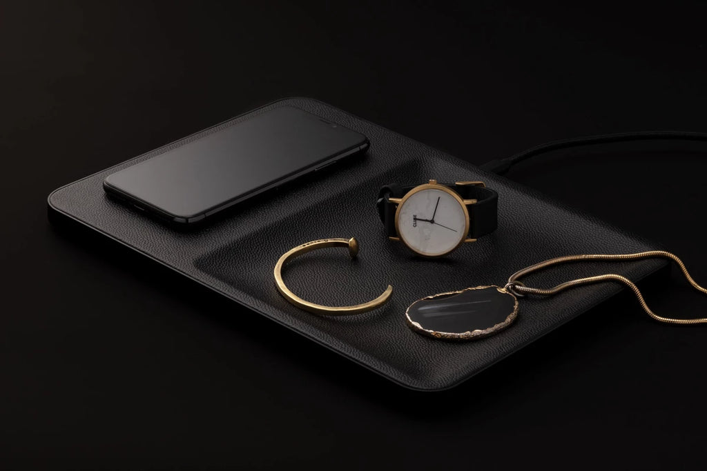 Tech Courant Wireless Charging Tray in Black Courant