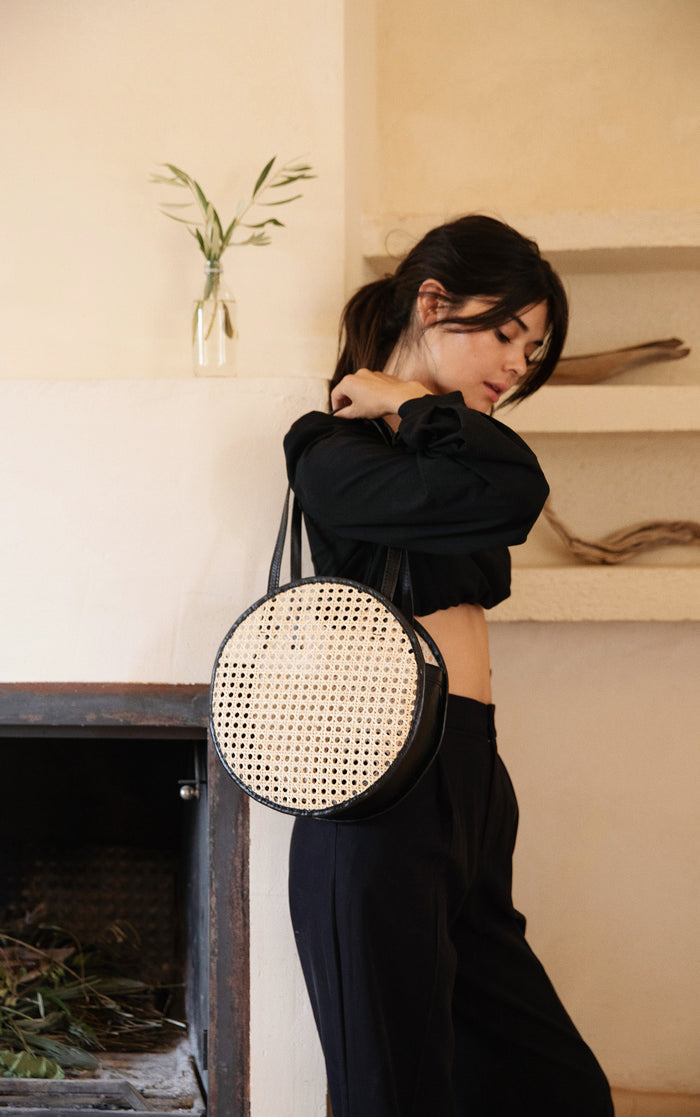 Black rattan top bag round