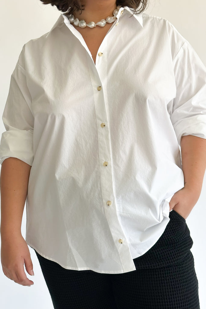 Tops Donni Pop Button Down in Rosemary Donni