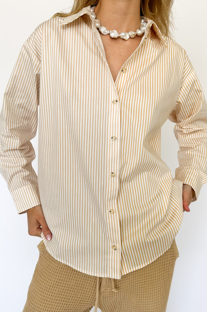 Tops Donni Pop Button Down in Sand Stripe Donni